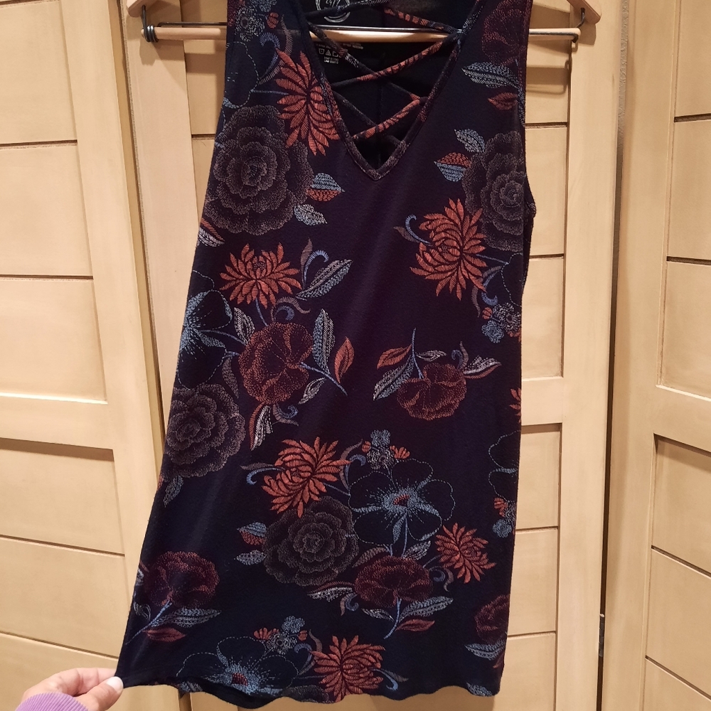 MAURICES Tank Top 24/7 Shirt Black & Flowers - Women - Size M